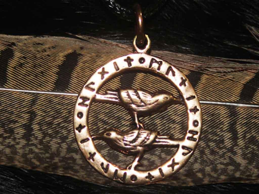 Hugin und Munin im Runenkreis